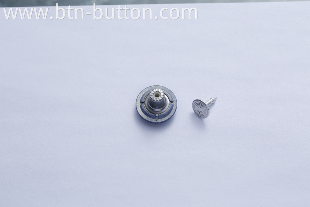 Multi-specification four metal buttons